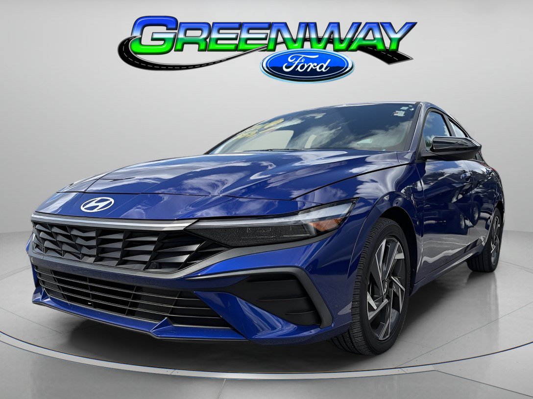 Used 2025 Hyundai Elantra SEL Sport 4dr Car