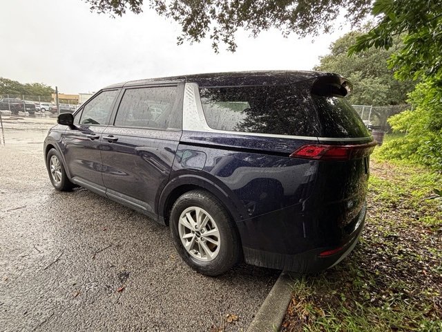 2023 Kia Carnival LX photo 3