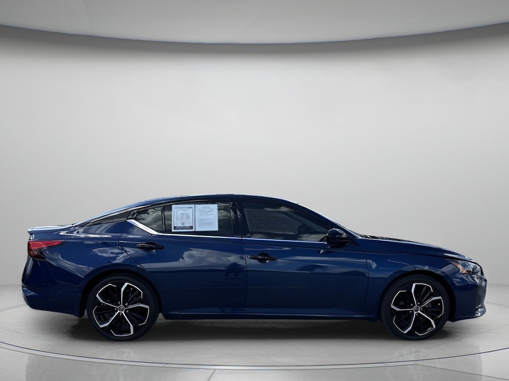 Used 2023 Nissan Altima 2.5 SR 4dr Car