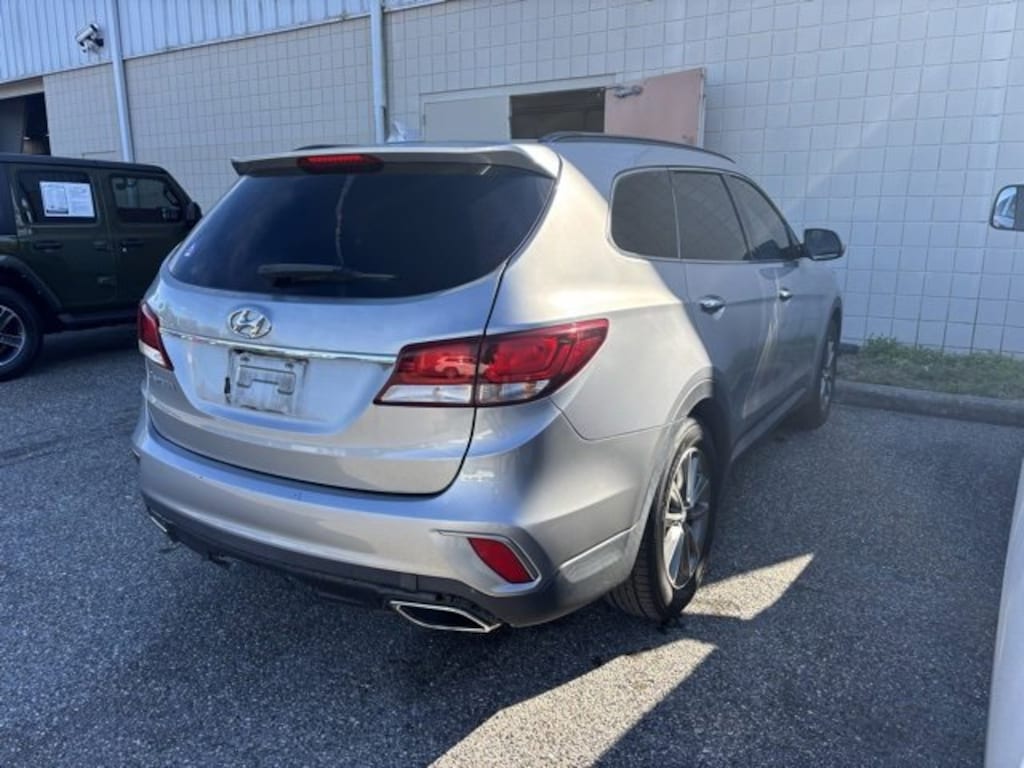Used 2017 Hyundai Santa Fe SE Sport Utility