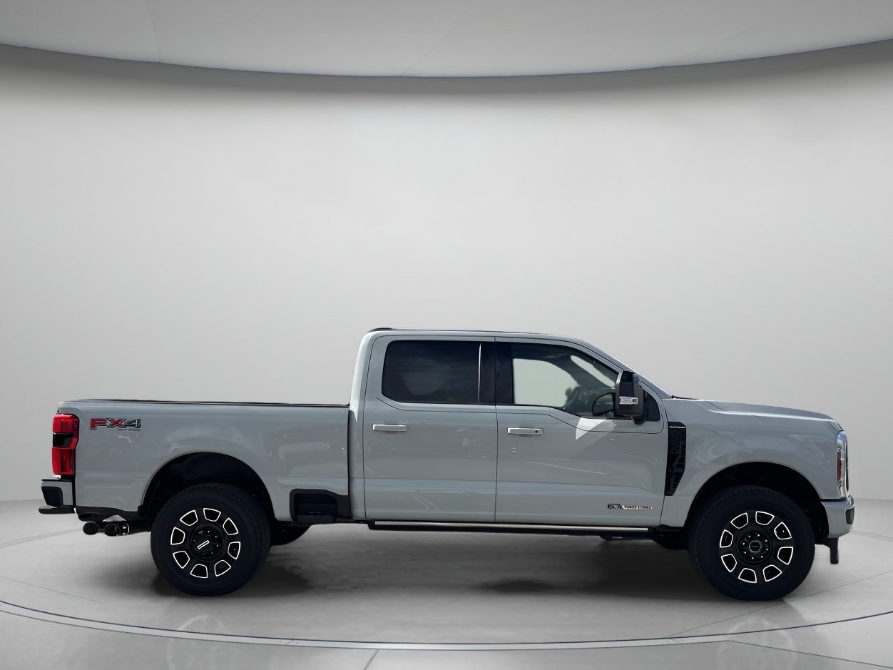 2025 Ford F-250 Platinum photo 2