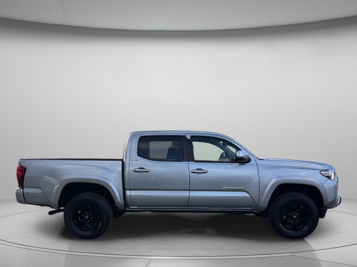 2022 Toyota Tacoma SR5 photo 2