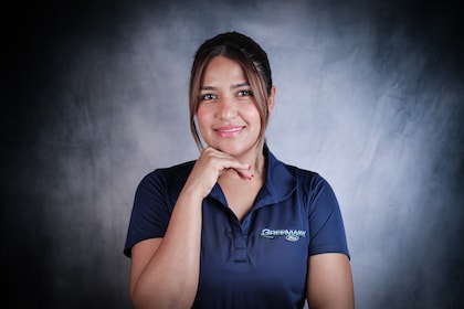 Staff member Kelly Urdaneta from 326e18131573