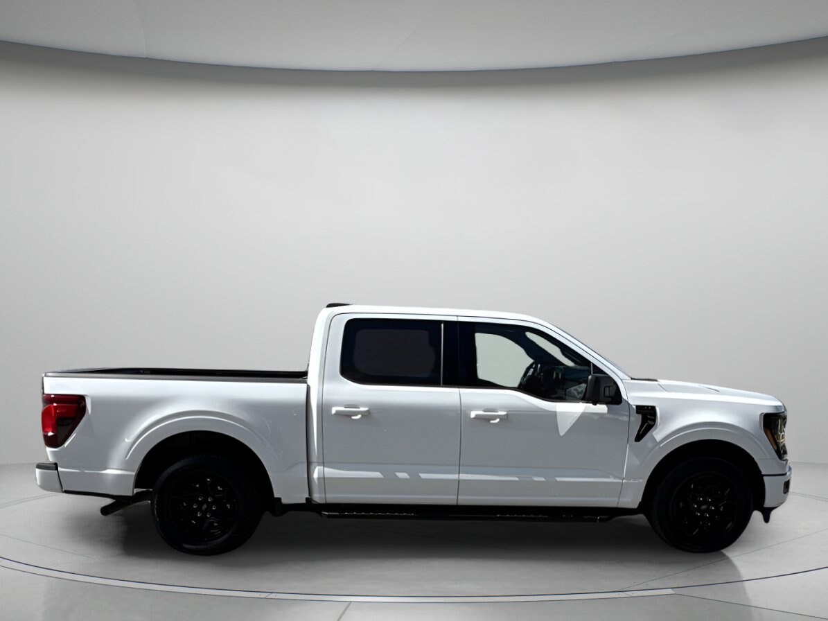 2024 Ford F-150 XLT photo 2