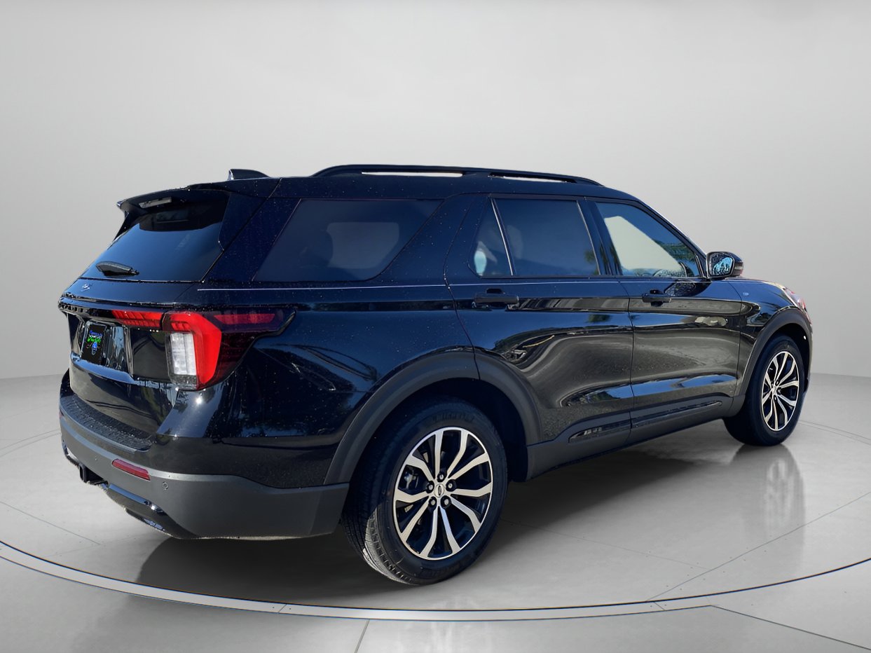 2026 Ford Explorer ST-Line photo 2