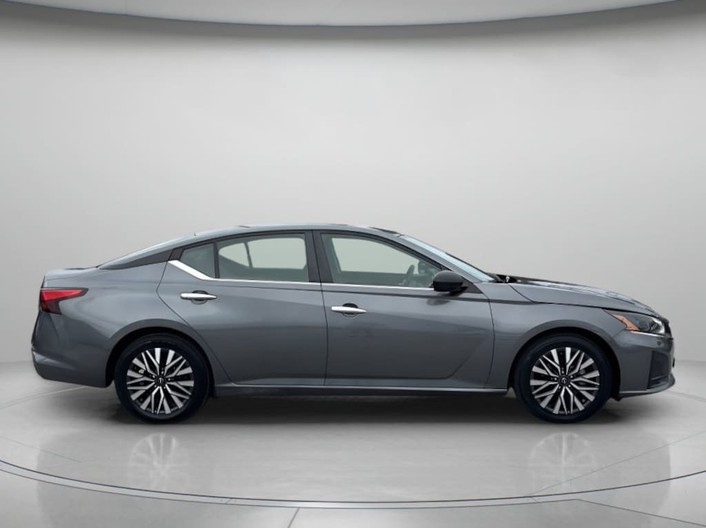 Used 2024 Nissan Altima 2.5 SV 4dr Car