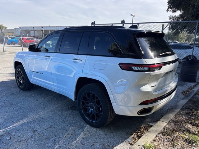 2025 Jeep Grand Cherokee Summit Sport photo 4