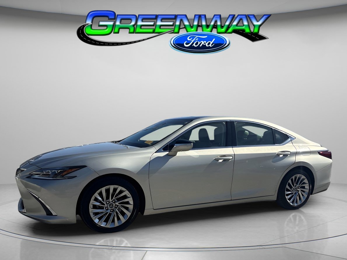 2019 Lexus ES 350's photo