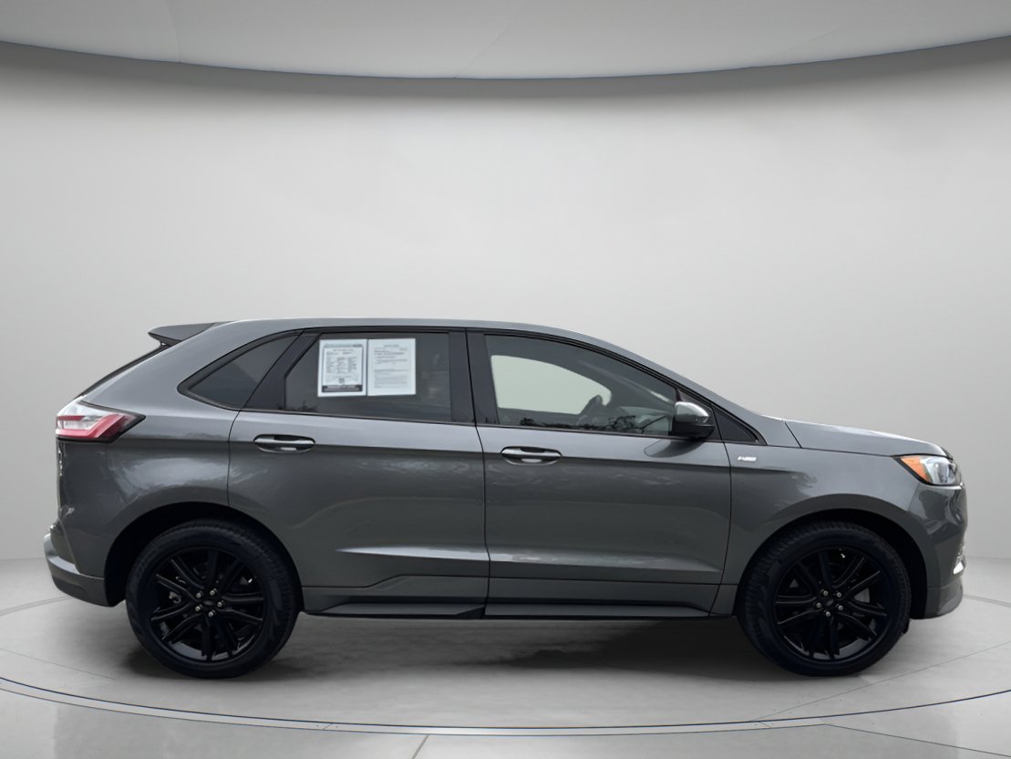 2024 Ford Edge ST photo 2