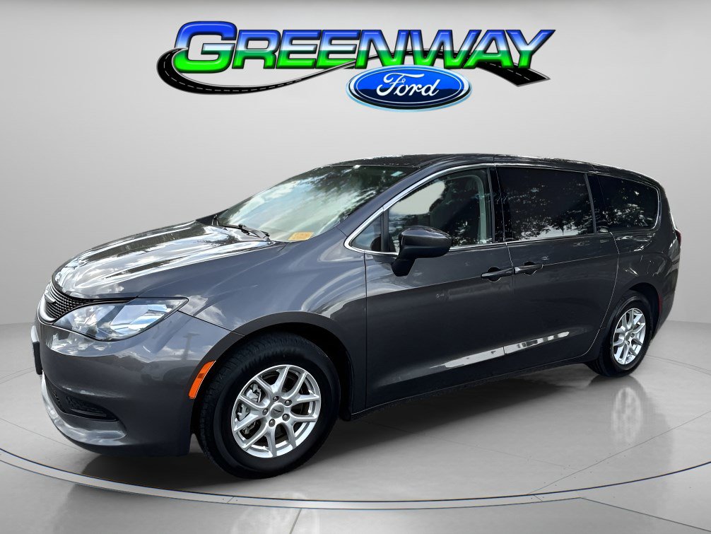 2021 Chrysler Voyager LX's photo