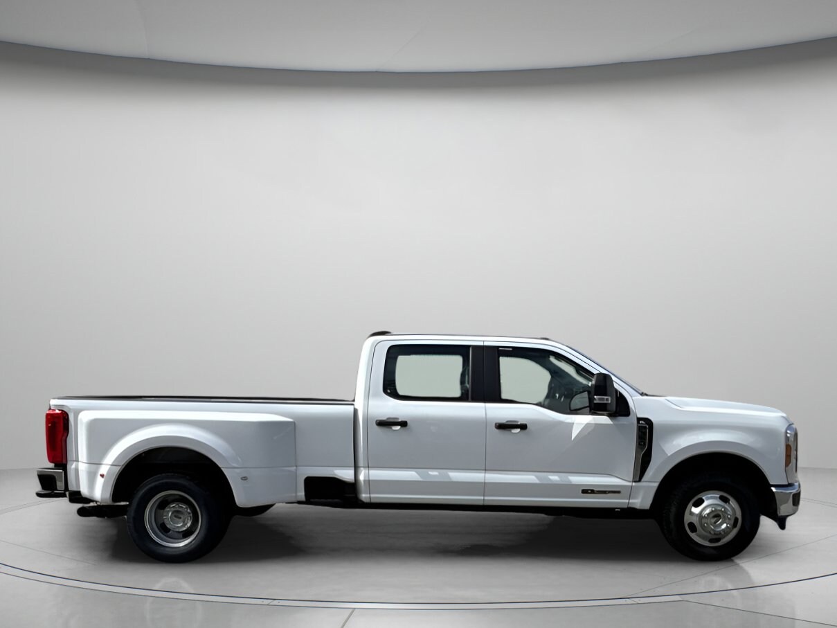 2024 Ford F-350 XL photo 2