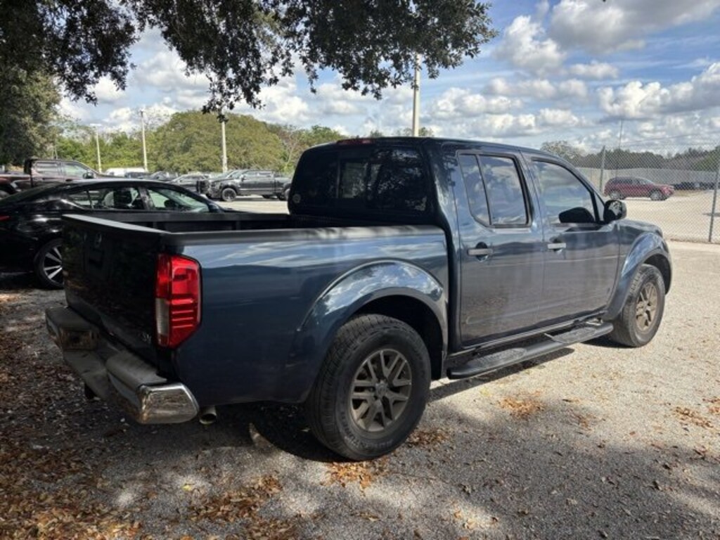 Used 2017 Nissan Frontier SV Crew Cab Pickup