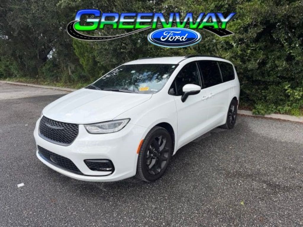 Used 2023 Chrysler Pacifica Touring L Mini-van, Passenger