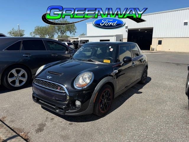 2016 MINI Cooper S 4 Door's photo