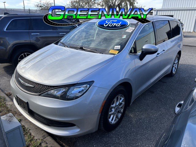 2022 Chrysler Voyager LX Mini-van, Passenger's photo