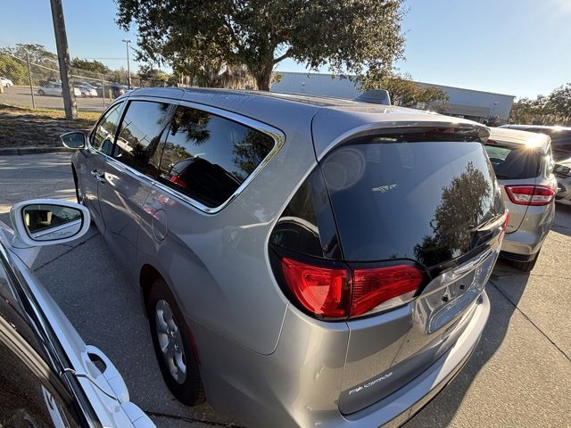 2017 Chrysler Pacifica Touring Plus photo 3