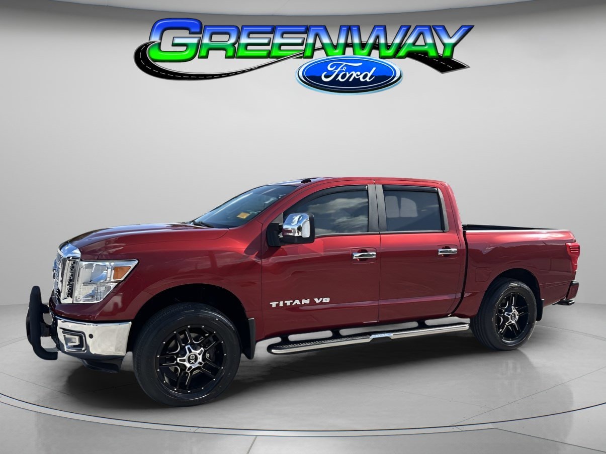 2019 Nissan Titan SV's photo