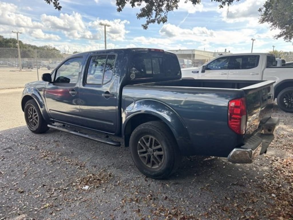 Used 2017 Nissan Frontier SV Crew Cab Pickup