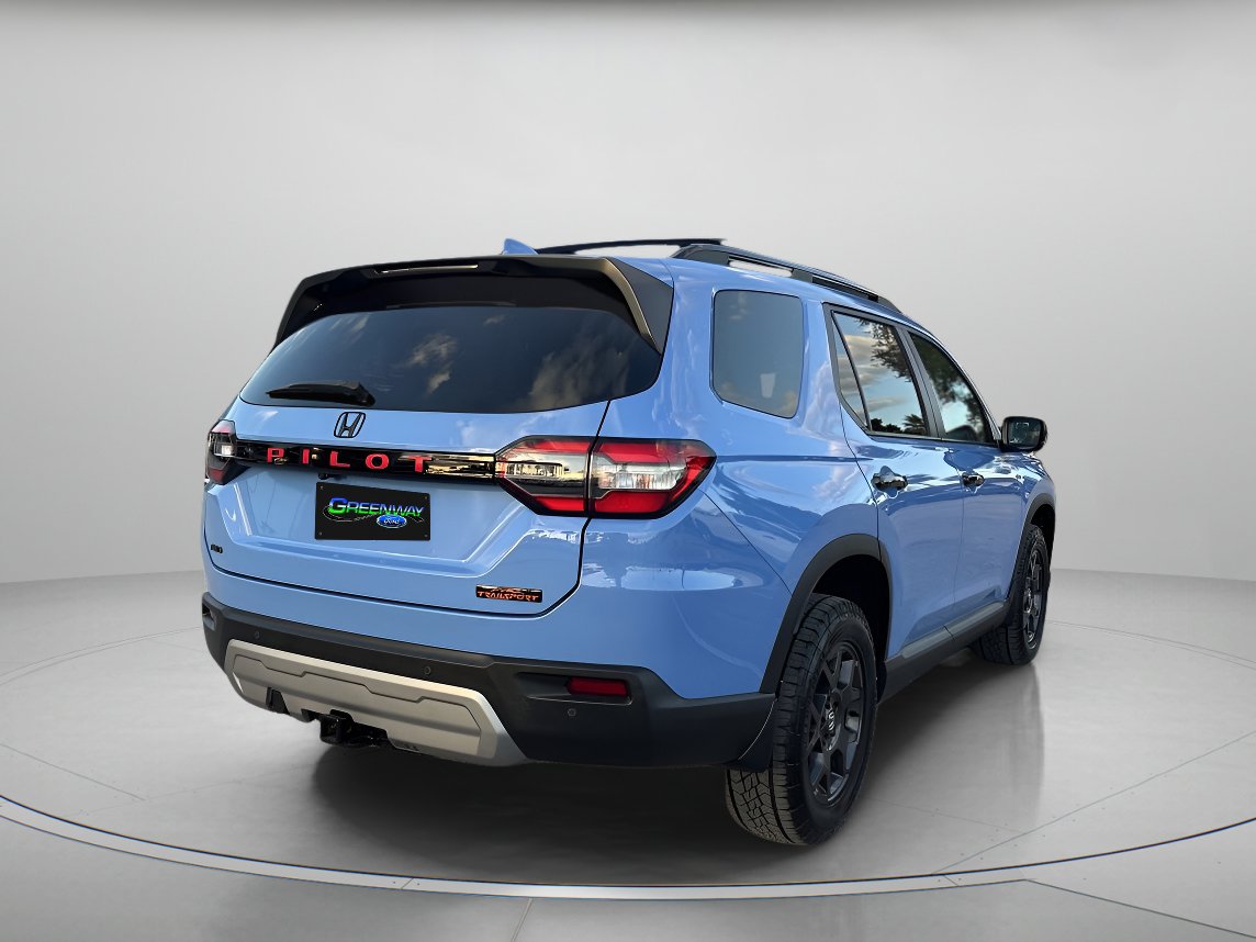 2025 Honda Pilot TrailSport photo 3