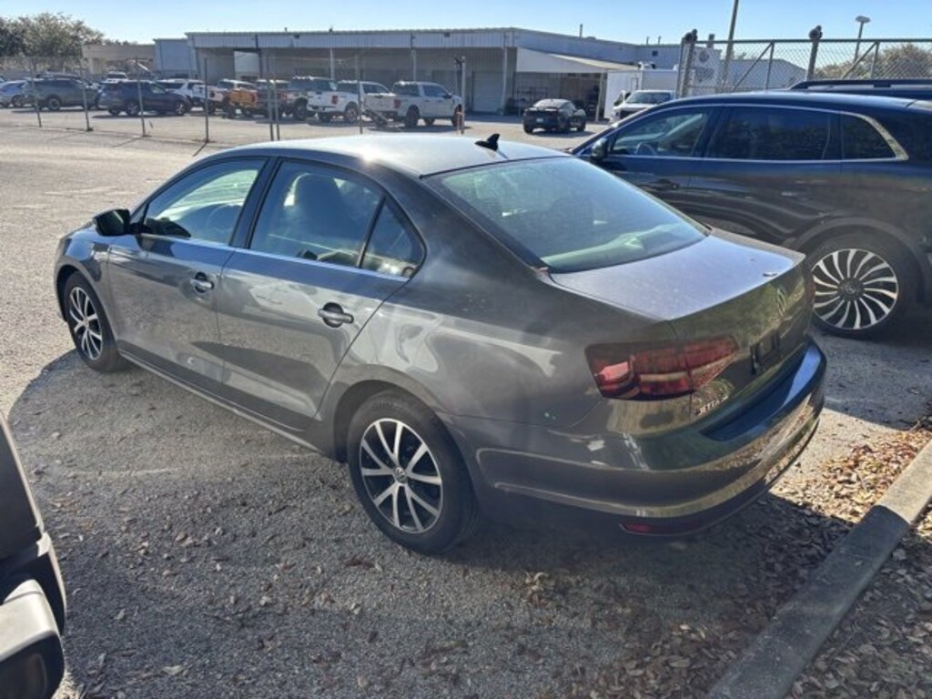 Used 2017 Volkswagen Jetta 1.4T SE 4dr Car