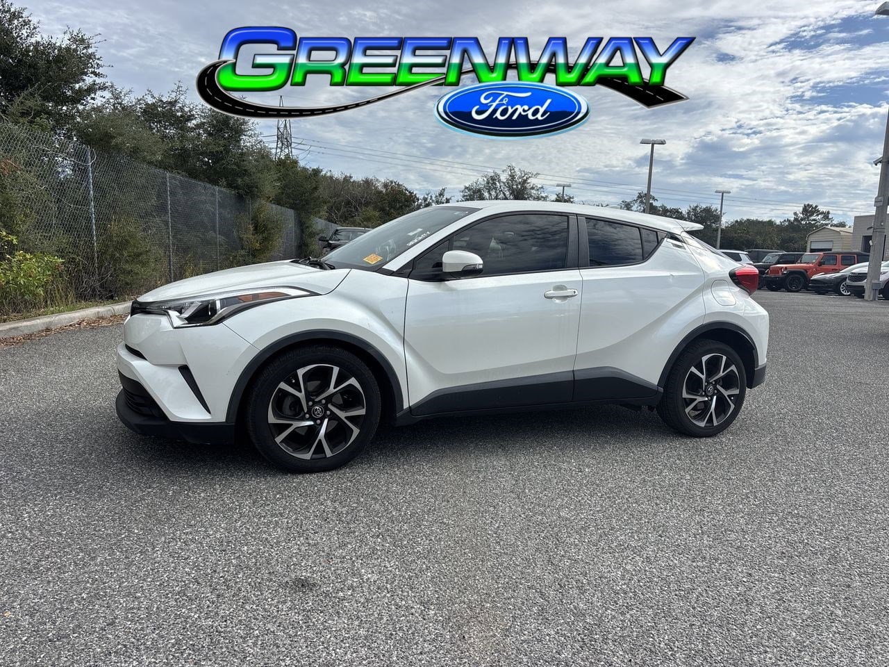 2019 Toyota C-HR XLE's photo