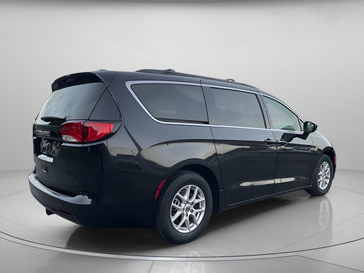 2024 Chrysler Voyager LX photo 3