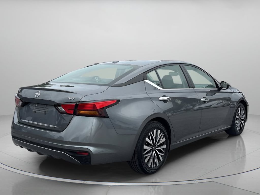 Used 2024 Nissan Altima 2.5 SV 4dr Car