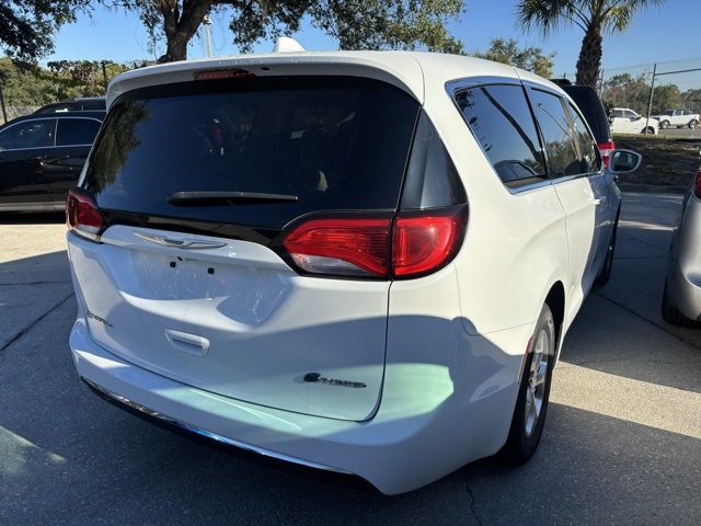2017 Chrysler Pacifica Touring Plus photo 3