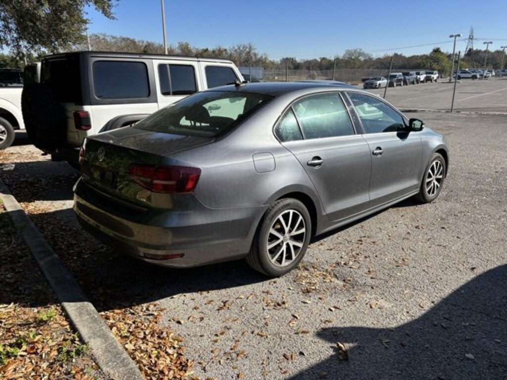 Used 2017 Volkswagen Jetta 1.4T SE 4dr Car