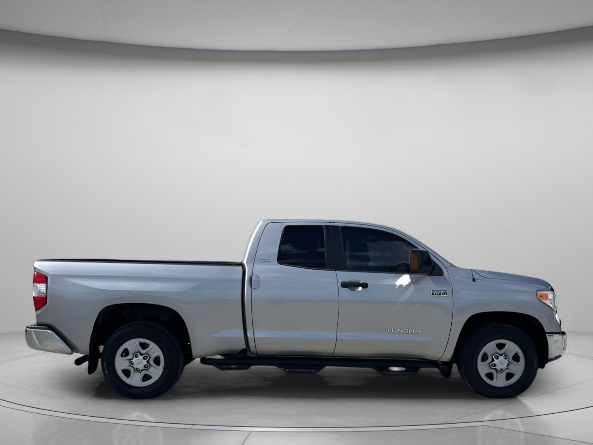 2016 Toyota Tundra SR5 photo 2