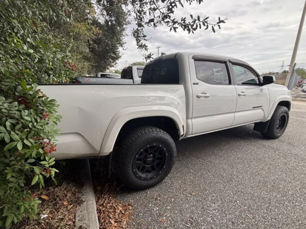 Used 2017 Toyota Tacoma SR5 Crew Cab Pickup