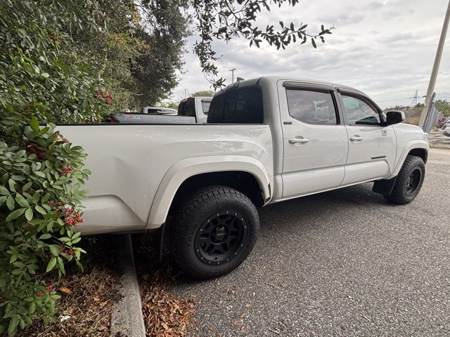 2017 Toyota Tacoma SR5 photo 3