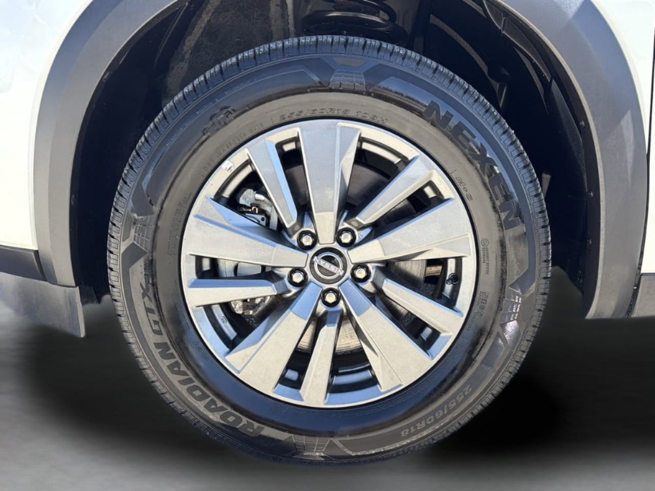 2024 Nissan Pathfinder SV - Photo 32