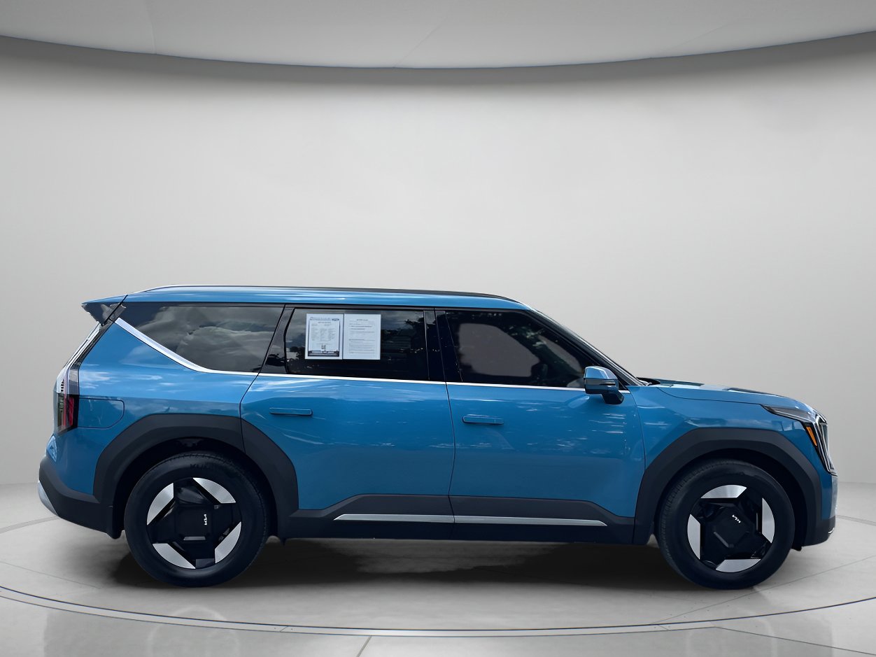 Used 2025 Kia EV9 Wind with VIN 5XYAFFS50SG003573 for sale in Orlando, FL