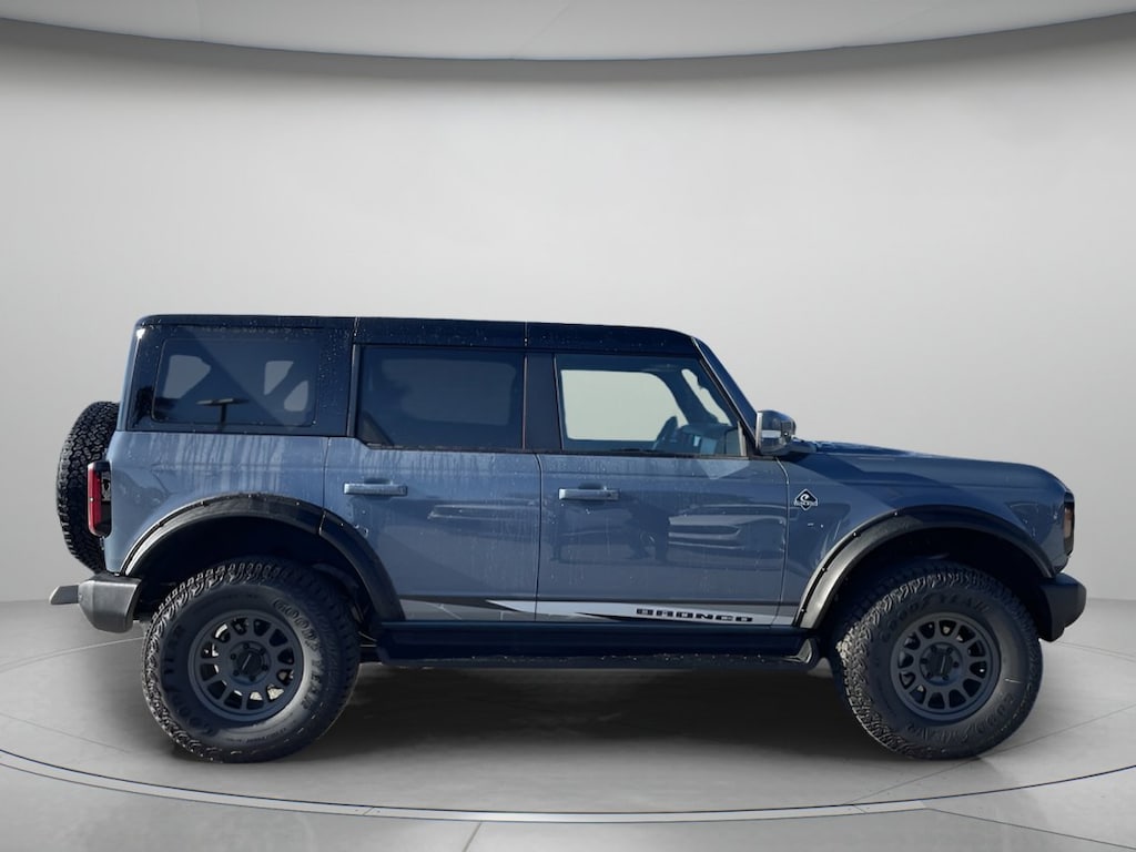 New 2025 Ford Bronco Outer Banks Convertible