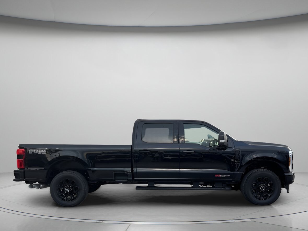 2026 Ford F-350 Lariat photo 2