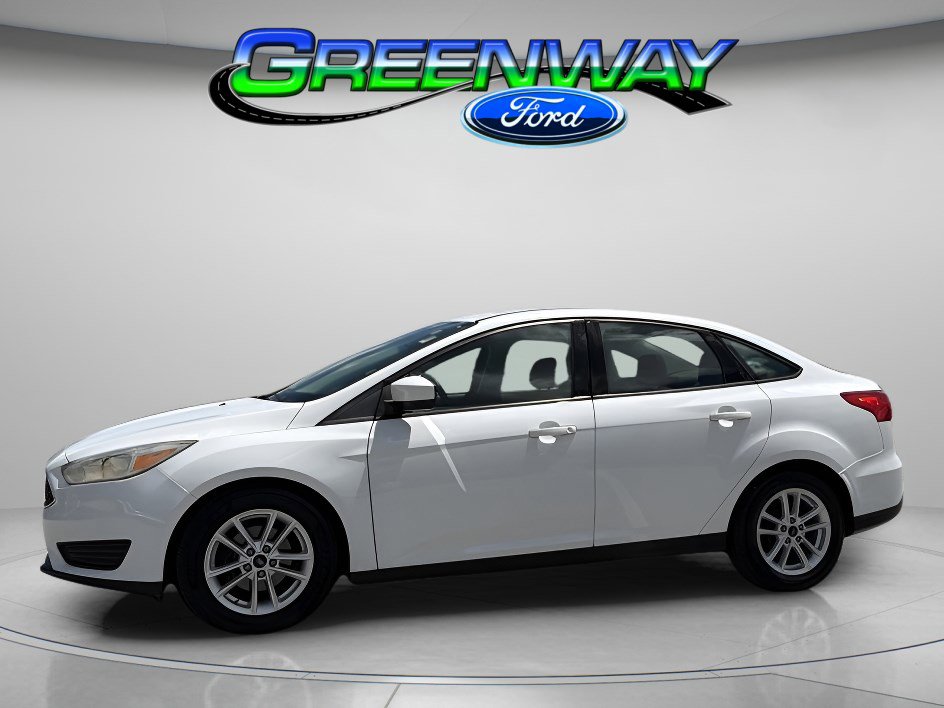 2018 Ford Focus Sedan SE's photo