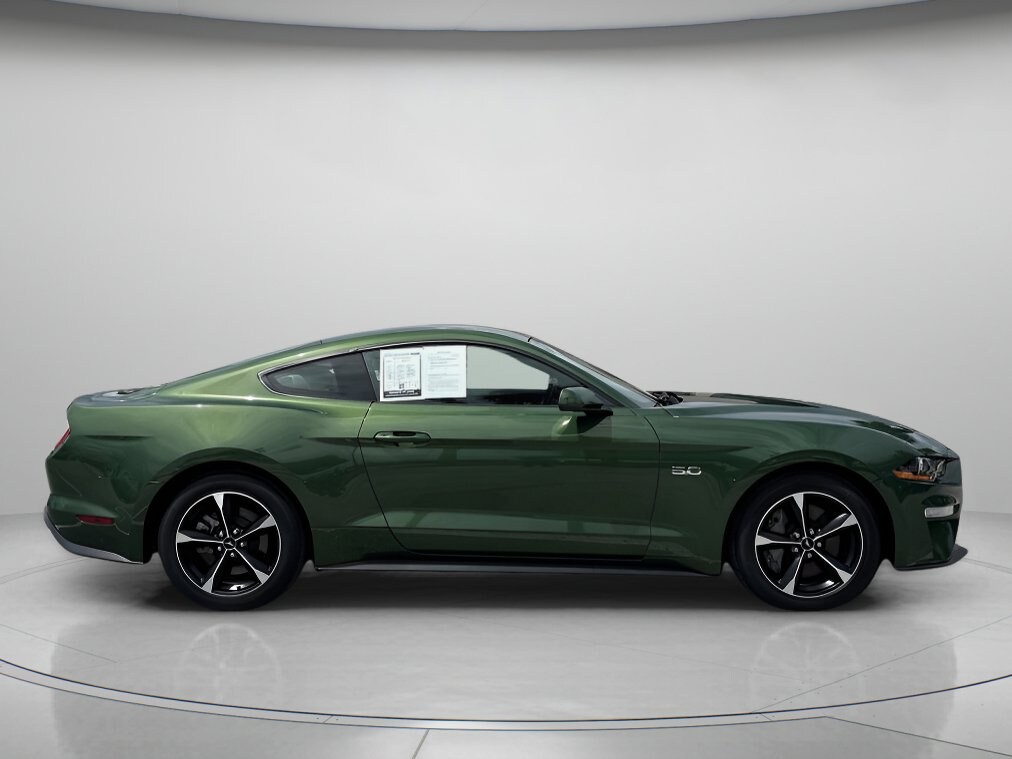 2022 Ford Mustang GT photo 2