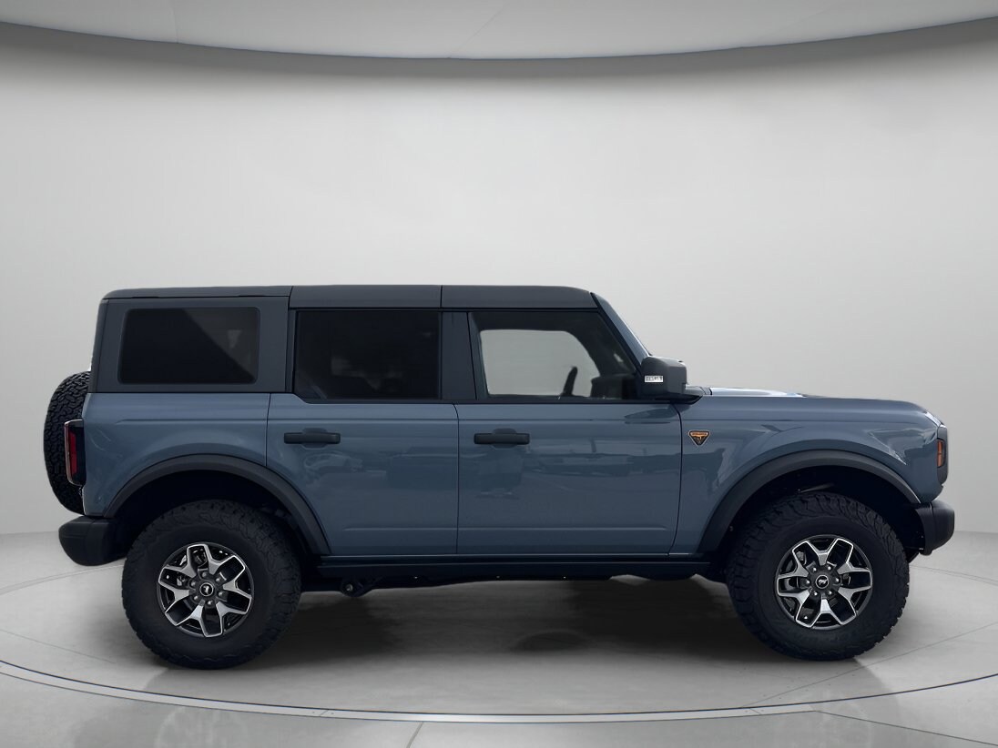2025 Ford Bronco Badlands photo 2