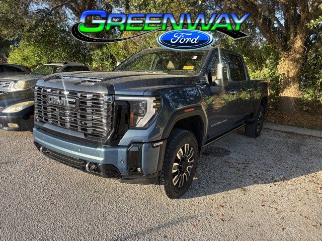 2025 GMC Sierra Denali's photo