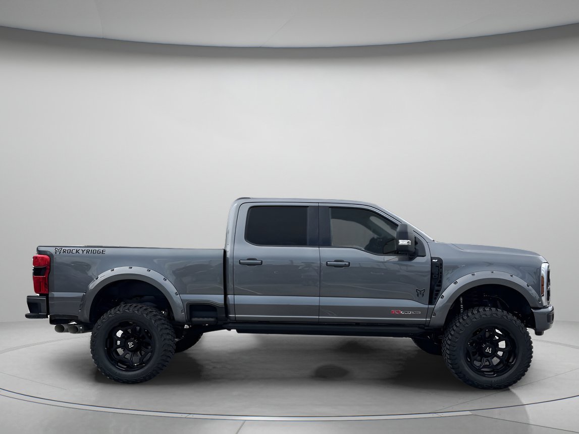 2025 Ford F-250 XLT photo 2