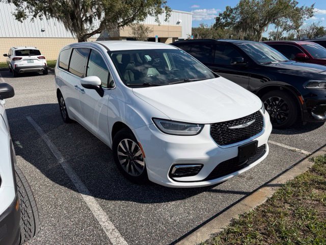 Used 2023 Chrysler Pacifica Touring L Mini-van, Passenger