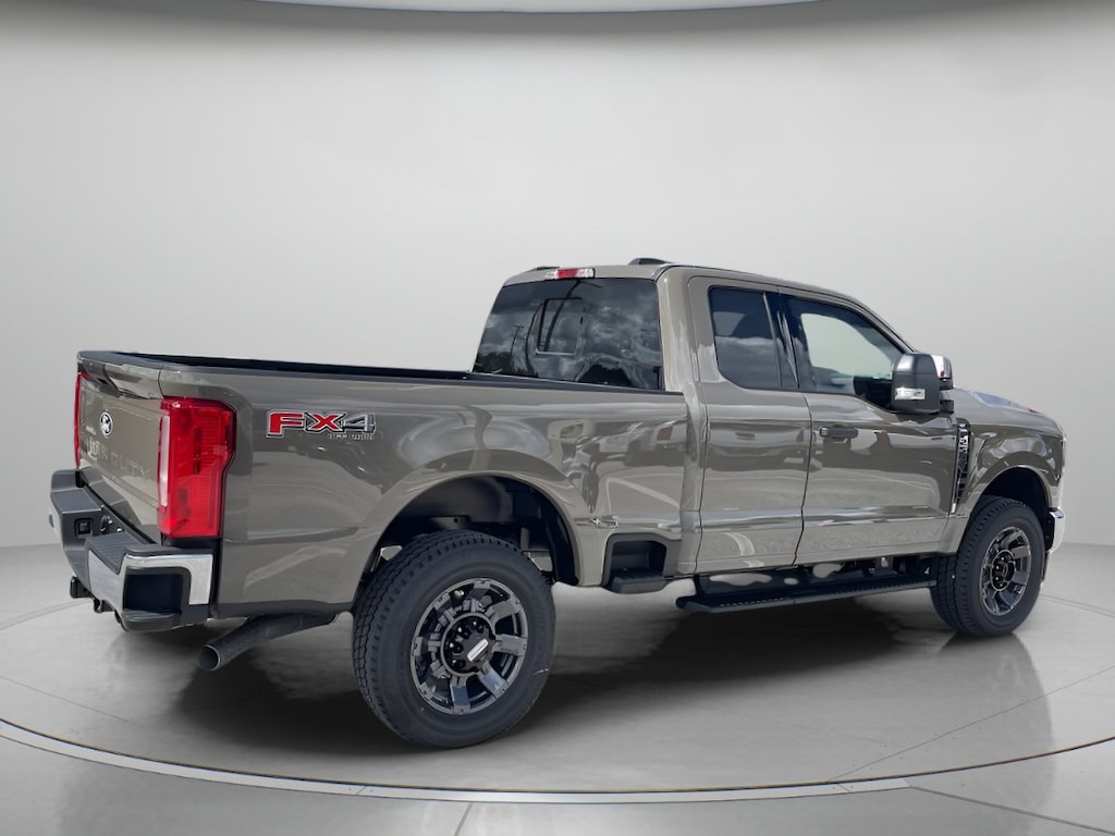 New 2027 Ford Super Duty F-250 SRW XLT Extended Cab Pickup
