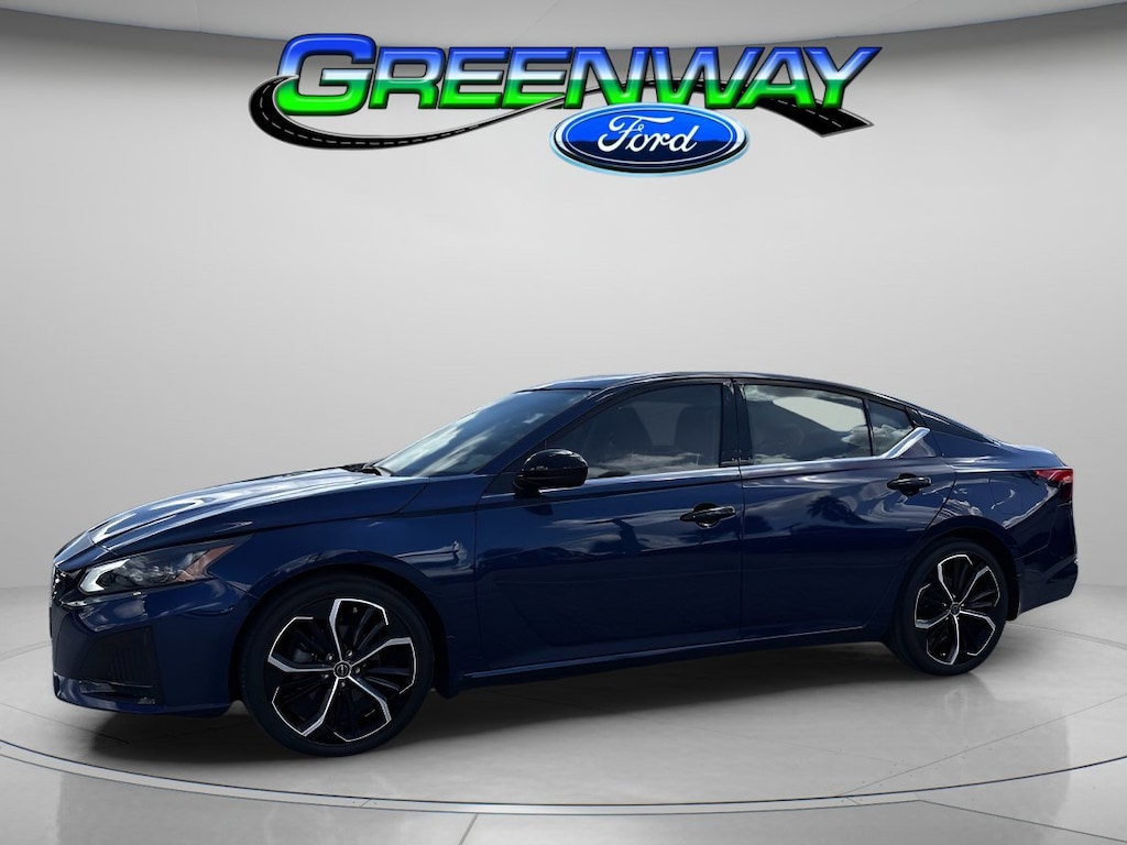 Used 2023 Nissan Altima 2.5 SR 4dr Car