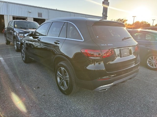 2022 Mercedes Benz GLC 300 photo 3