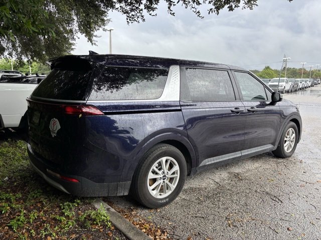 2023 Kia Carnival LX photo 2