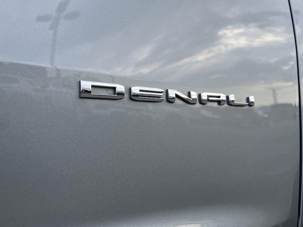 Used 2024 GMC Acadia AWD Denali