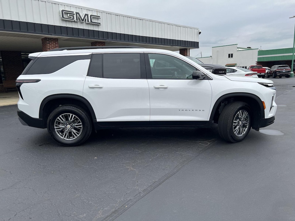 Used 2025 Chevrolet Traverse AWD LT SUV