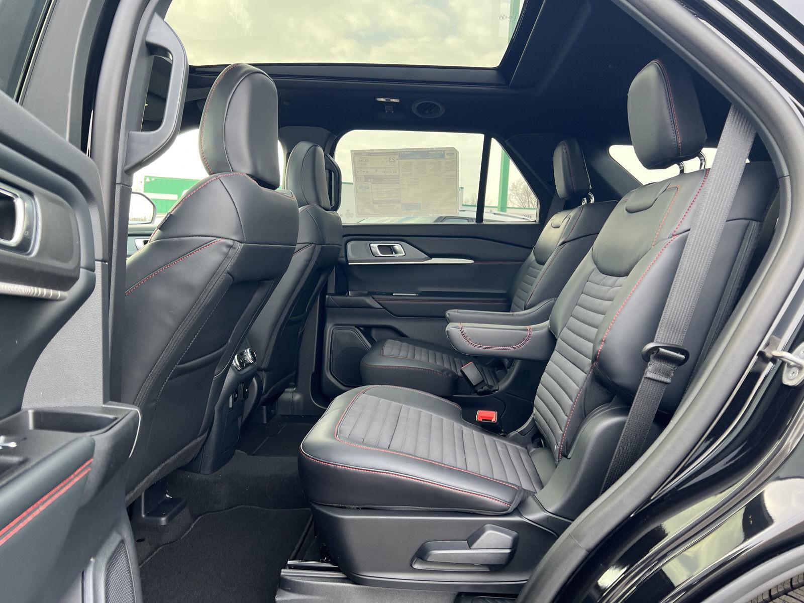2026 Ford Explorer ST-Line - Photo 43