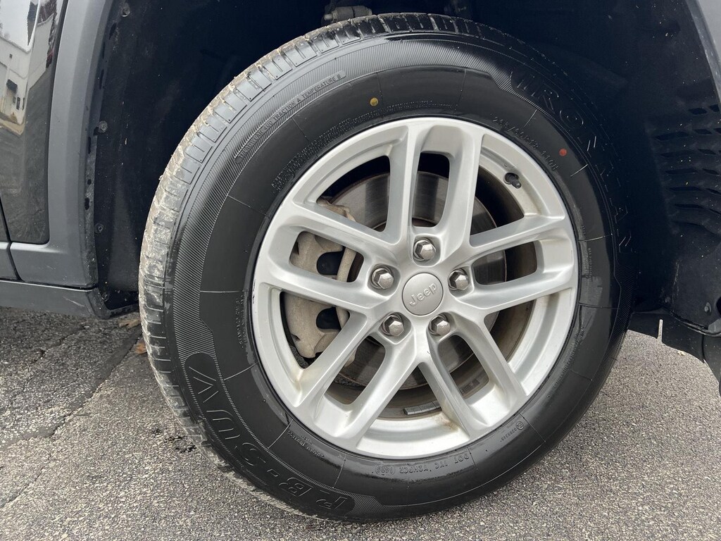 Used 2023 Jeep Grand Cherokee L Laredo SUV